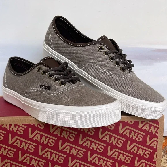 Vans Men’s Authentic
C&L Gray
VN0009PVBXC
Sneakers - Picture 4 of 16